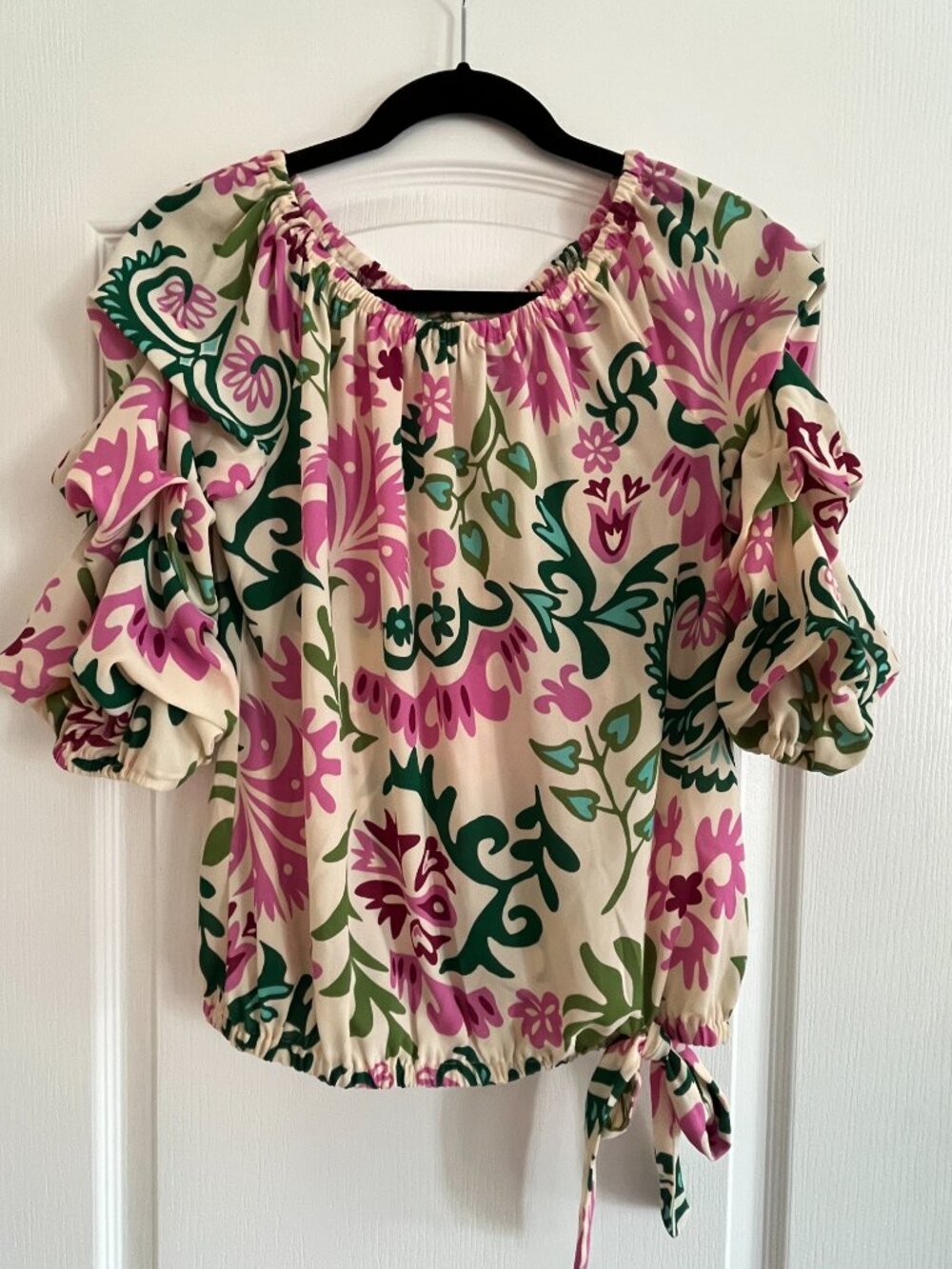 CeCe Floral pattern Blouse with ruffle sleeve - Size: Small
